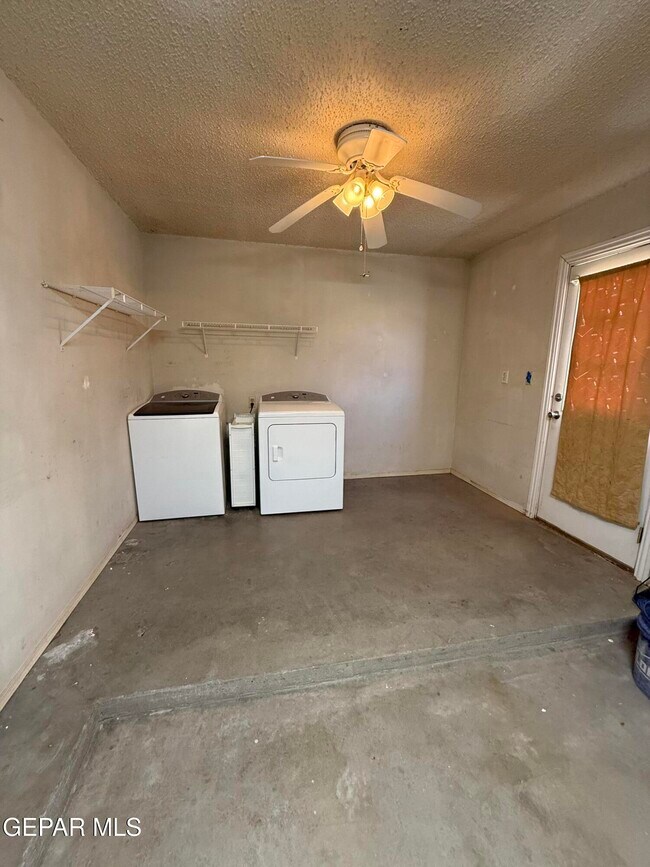 Building Photo - 8403 Villanova Dr