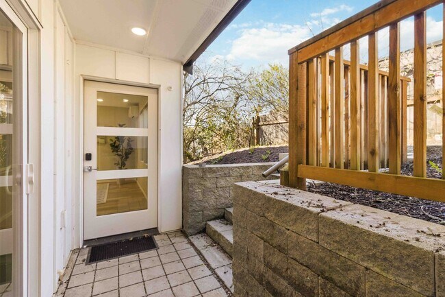 Building Photo - 3Bd/3Ba Seattle Home