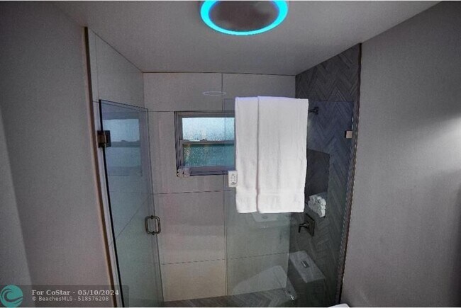 Building Photo - 327 Lancaster St