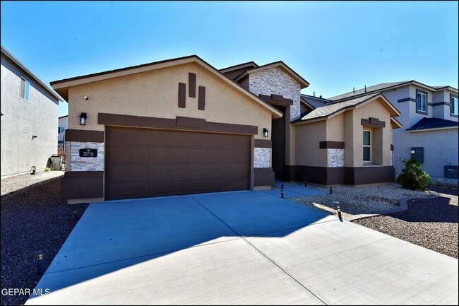 Building Photo - 10716 Drew Pearson Dr