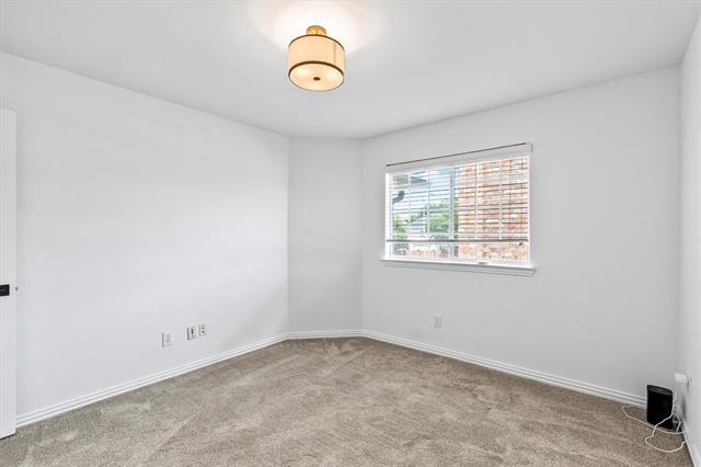 Building Photo - 3933 Woodlawn Ln