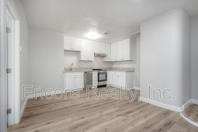 Building Photo - 303 3rd Ave