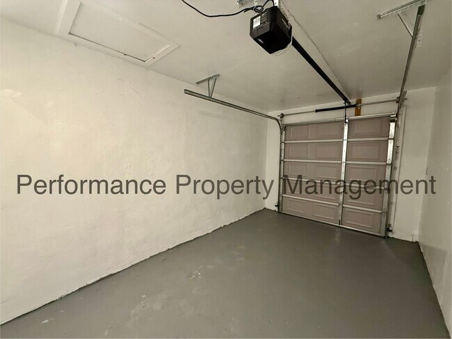 Building Photo - 720 Woodrow Ave