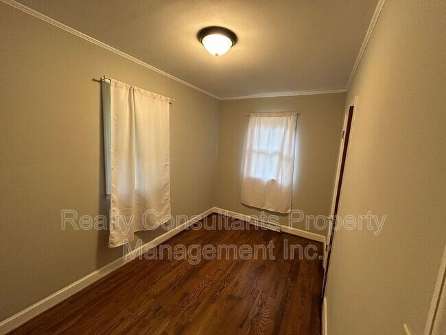Building Photo - 4403 Edgemore Rd