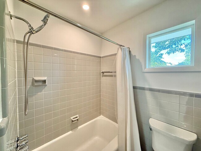 Building Photo - **OFFERING WAIVED APPLICATION FEES & $300 MOVE IN PROMOTION** Luxurious 4BD, 3BA Raleigh Home wit...