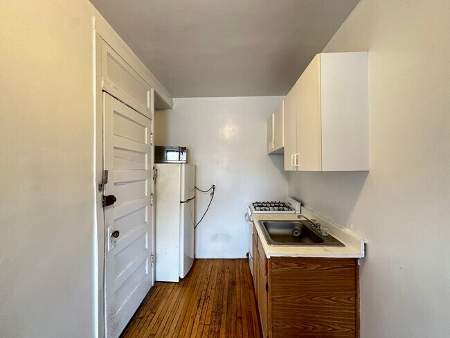 Building Photo - 3306 W Schubert Ave