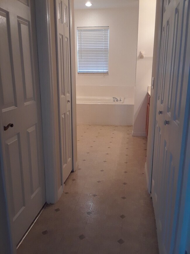 Building Photo - Spacious 4-Bedroom Pool Home with 3-Car Ga...