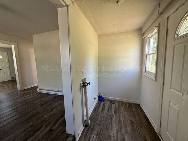 Building Photo - 1500 Airport Ave