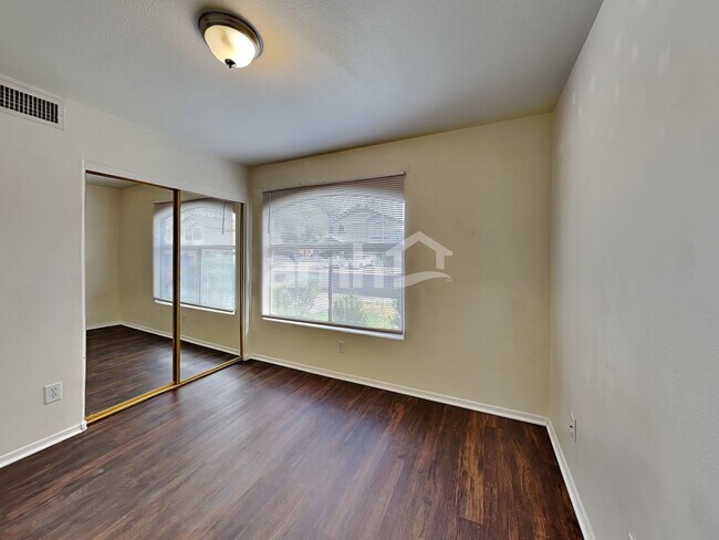 Building Photo - 12837 W Edgemont Ave