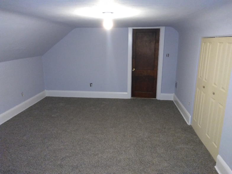 Building Photo - 1328 Fry Ave