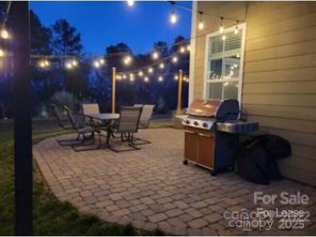 Building Photo - 3044 Spinner Ct