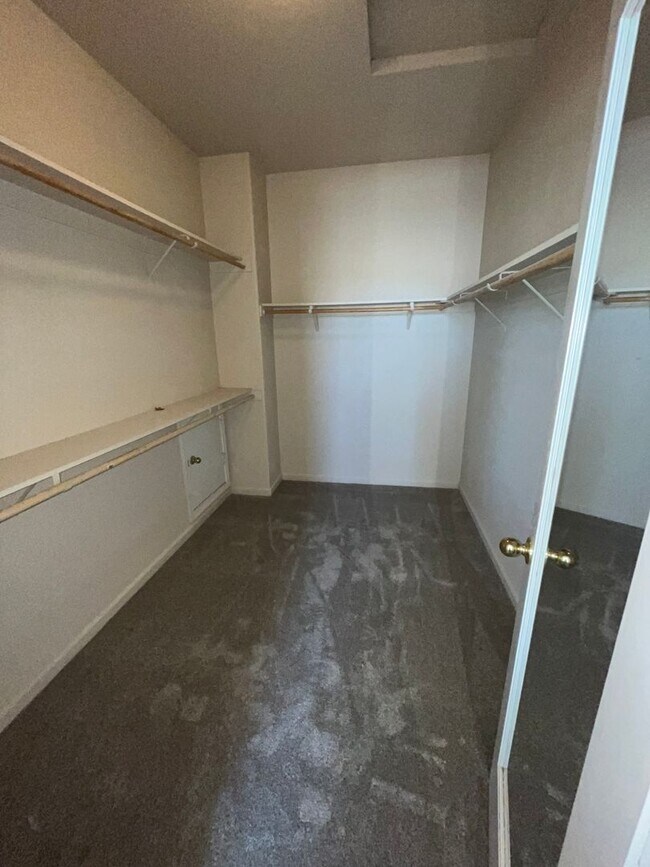 Building Photo - 5 Bed | 3.5 Bath | 2368 SF | 2 Car garage | Two Story | Tenant pays $175 for WS&G