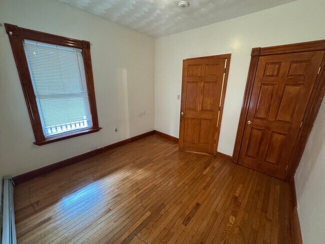 Building Photo - 374 Bowdoin St