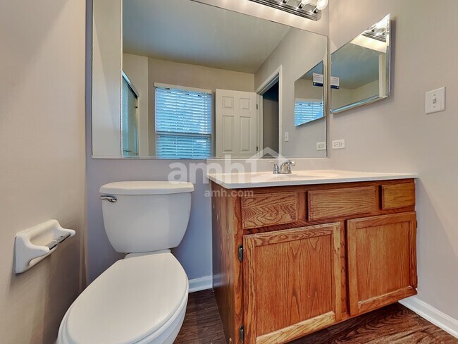 Building Photo - 495 W Camden Ln