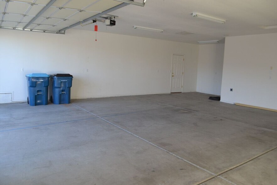 Building Photo - 651 Wayside Dr