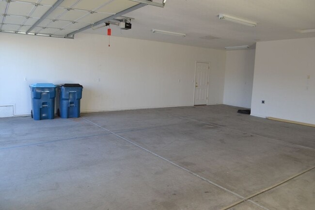 Building Photo - 651 Wayside Dr