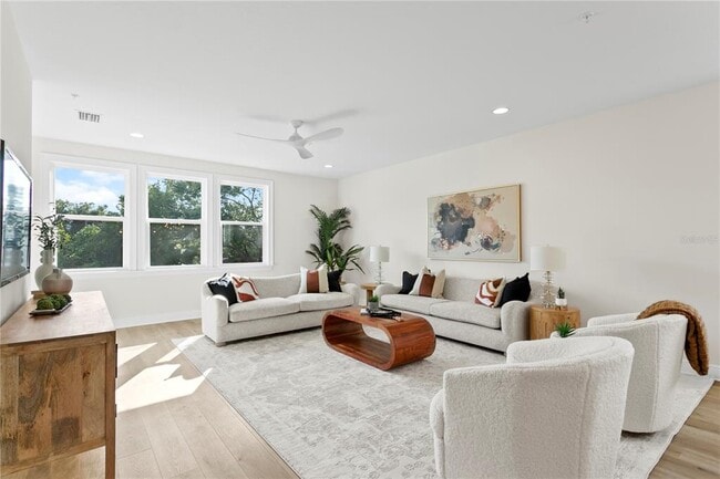 Building Photo - 208 W Frances Ave