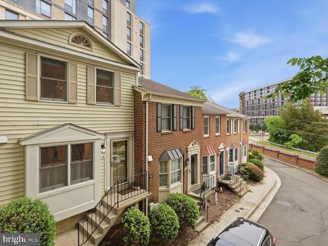 Building Photo - 1612 Arlington Blvd