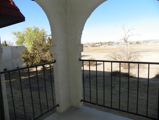 Building Photo - 839 Country Club Dr SE