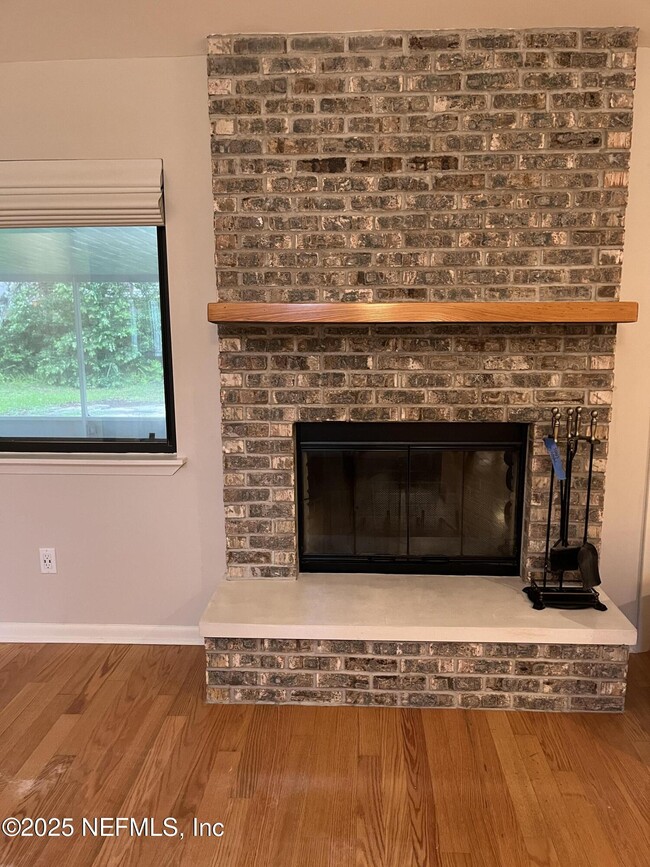 Building Photo - 1809 Kings Way