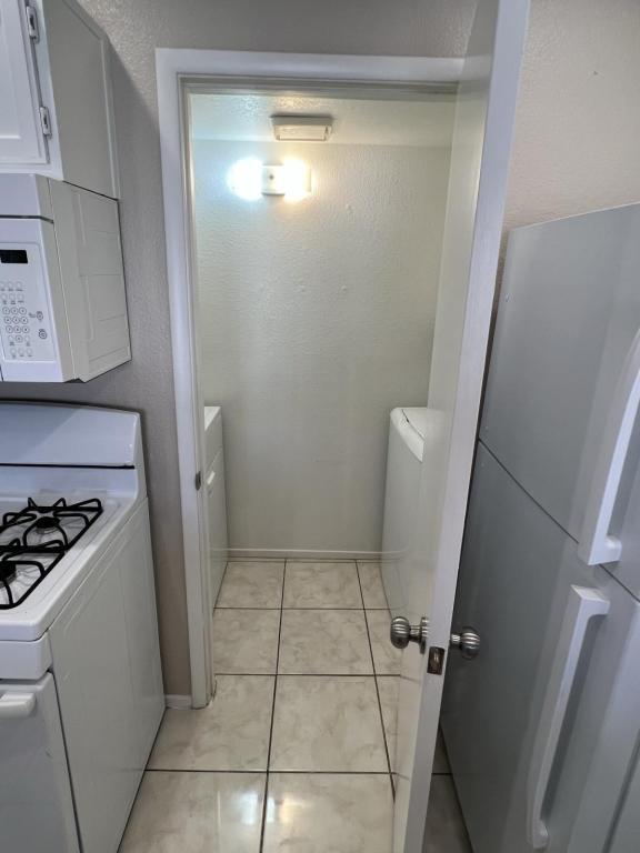 Building Photo - 7570 W Flamingo Rd