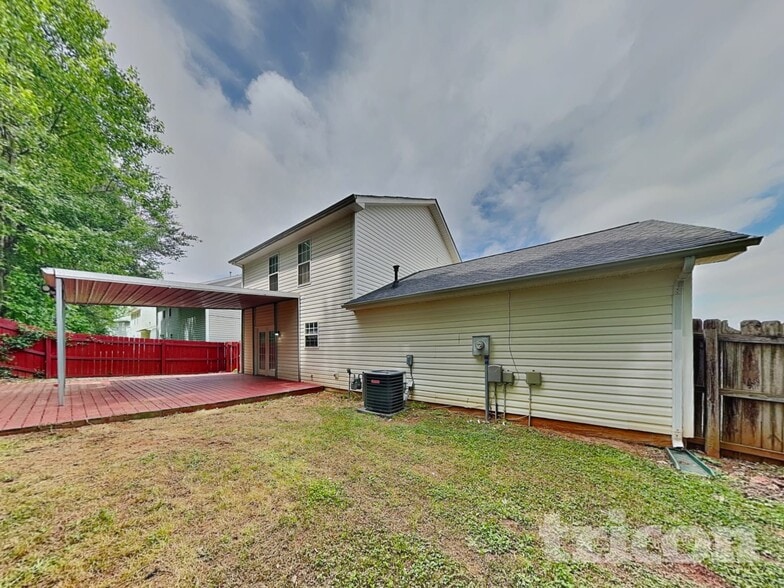 Building Photo - 7116 Lowen Rd