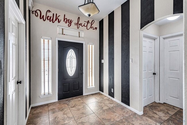 Building Photo - 6915 Robbie Rd