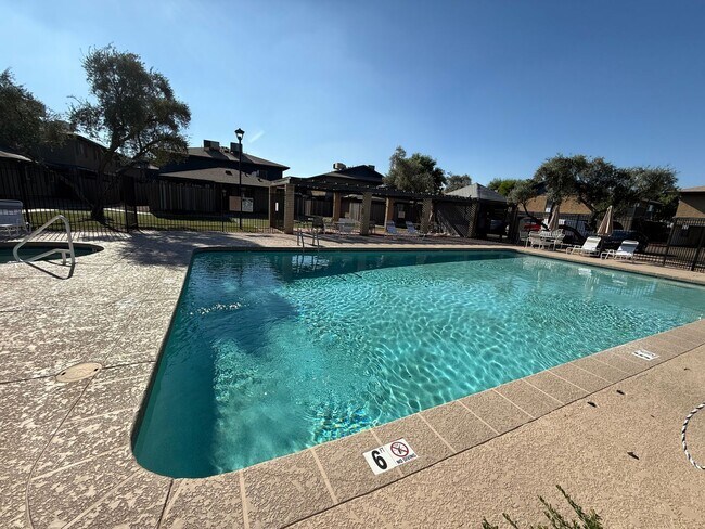 Building Photo - Cozy 2 Bedroom Chandler Condo