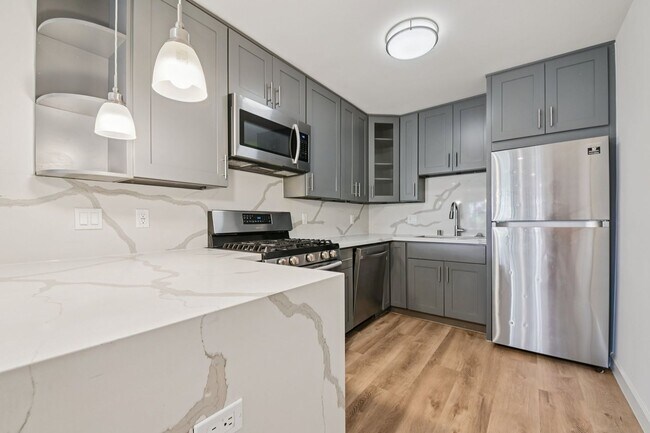 Building Photo - 3BD/2BA Apartment with Laundry In-Unit, Appliances, Tandem Parking & More | 1MO. Free OAC
