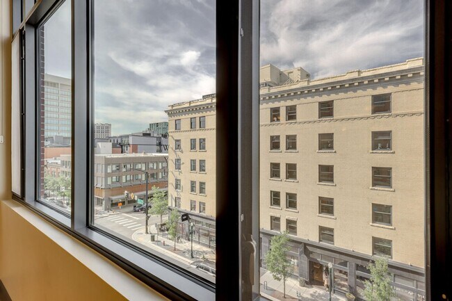 Building Photo - Rear opportunity in Downtown Boise!