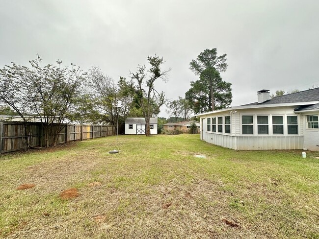 Building Photo - Charming Single-Story Brick Home Available! Whitehouse ISD!