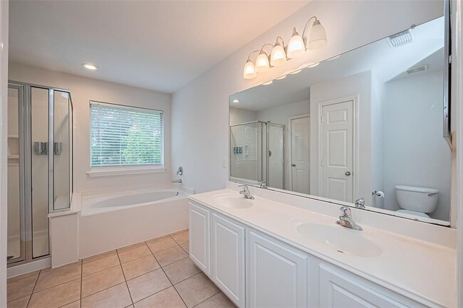 Building Photo - 119 Gallery Cove Ct
