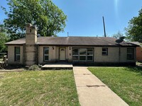 Building Photo - 3100 Pine Ave