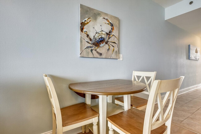 Building Photo - 9860 S Thomas Dr