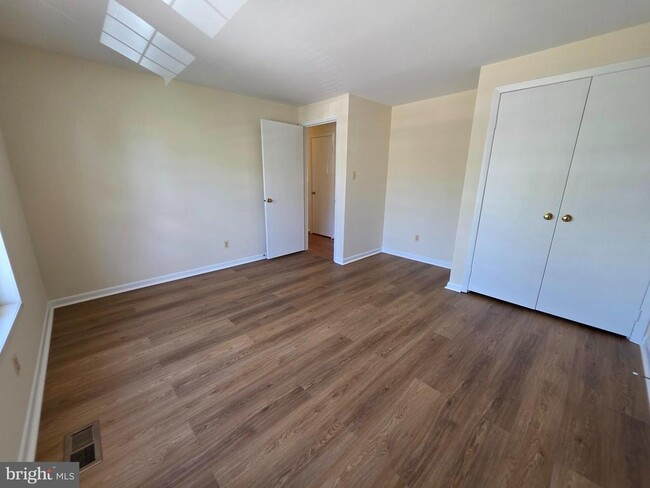 Building Photo - 6013 Harvester Ct