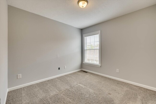 Building Photo - 445 Longmeadow Dr
