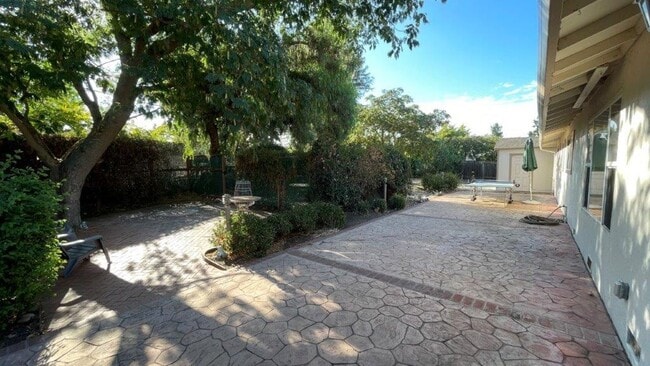 Building Photo - Concord Beautiful 4 bedroom 2 bathroom home in nice neighborhood with large yard!