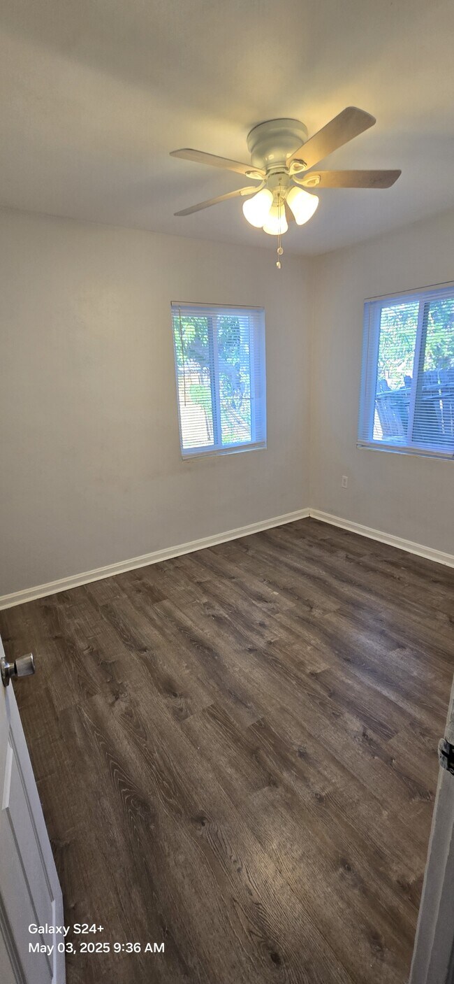 Building Photo - 1505 18th Ave Dr W