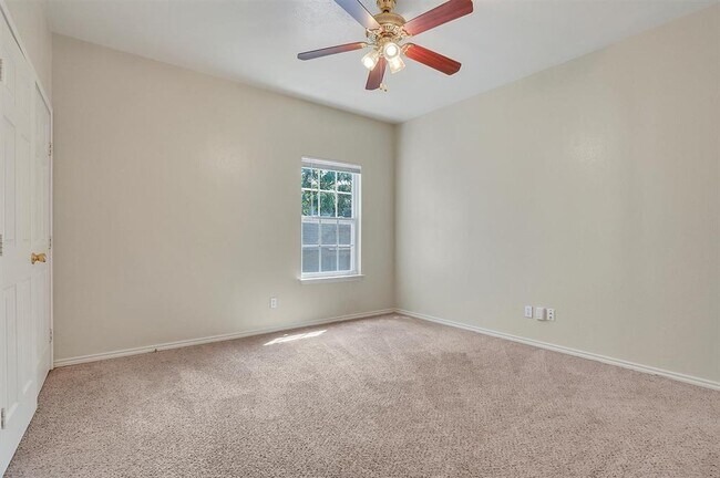 Building Photo - 2115 E 18th St