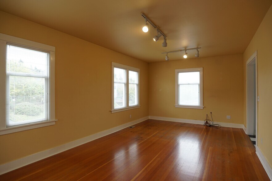 Building Photo - 2731 S Judkins St