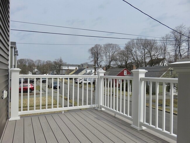 Building Photo - 32 Gale St