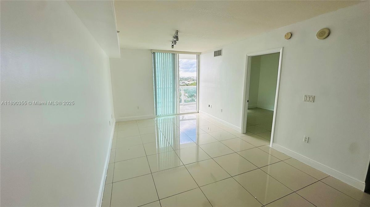 Building Photo - 1871 NW S River Dr