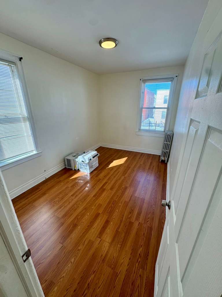 Building Photo - 725 Garfield Ave