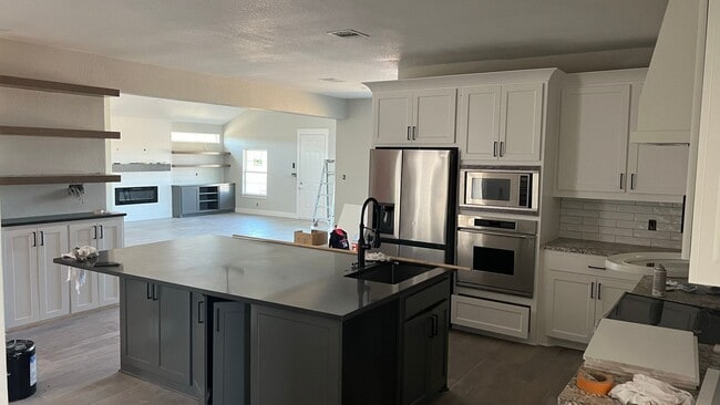 Building Photo - 512 Stoney Acres