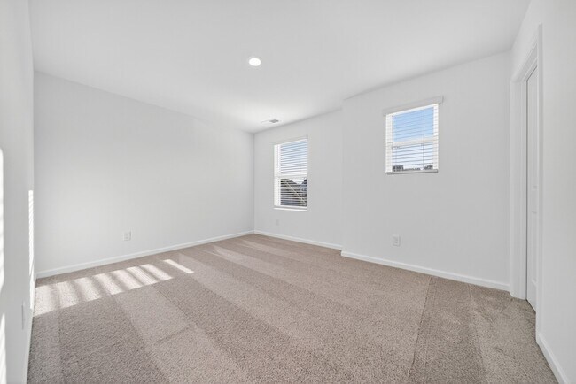 Building Photo - 124 Limbury Ct