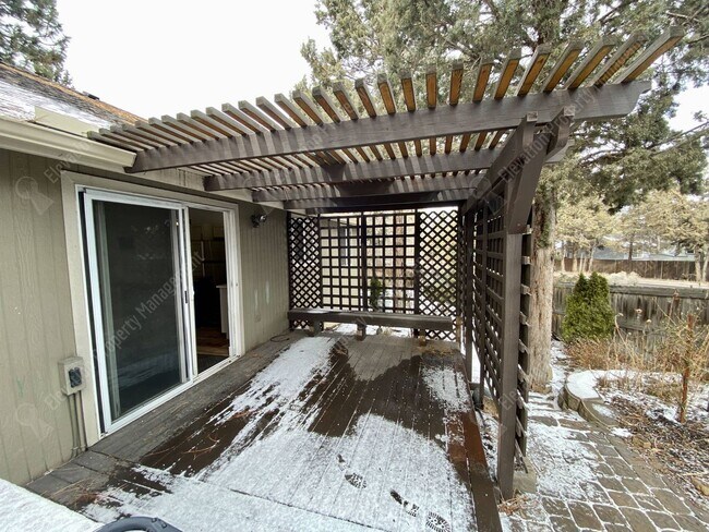 Building Photo - Updated 3BR - 2BA Gardener's Dream, w/ RV parking