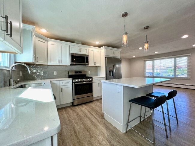 Building Photo - Soprano Duplex