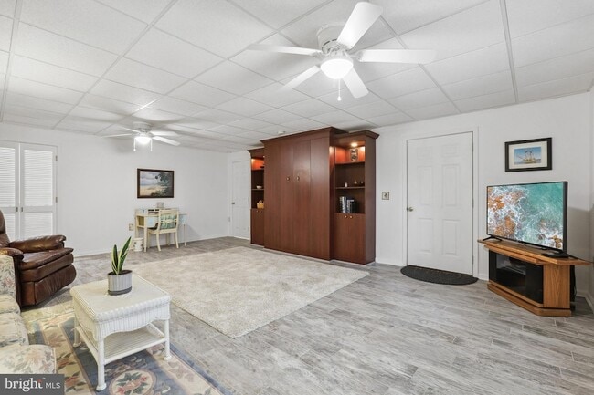 Building Photo - 6117 Riverview Dr