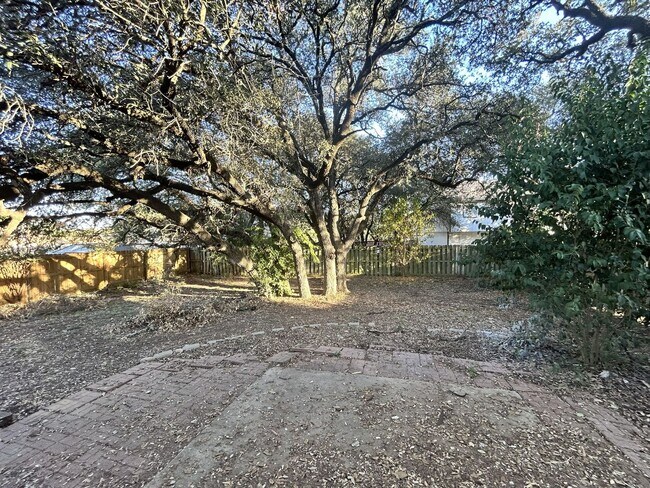 Building Photo - 5106 Glennwood Dr