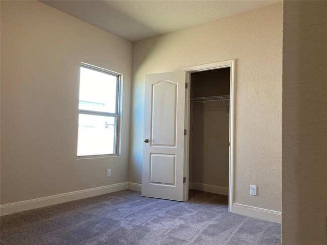 Building Photo - 716 Red Barn Bnd